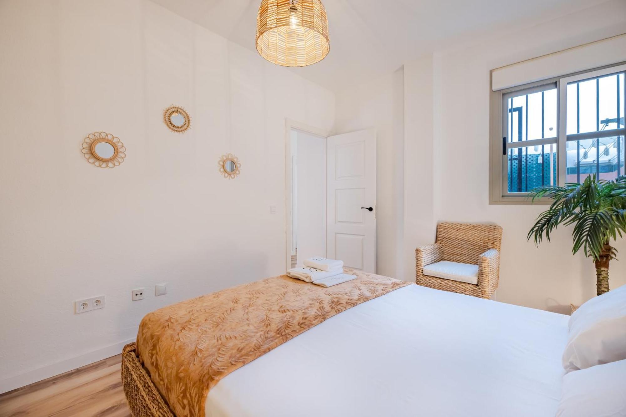 Charming 4-Bedroom Apartment In Malaga'S Historic Center Luaran gambar