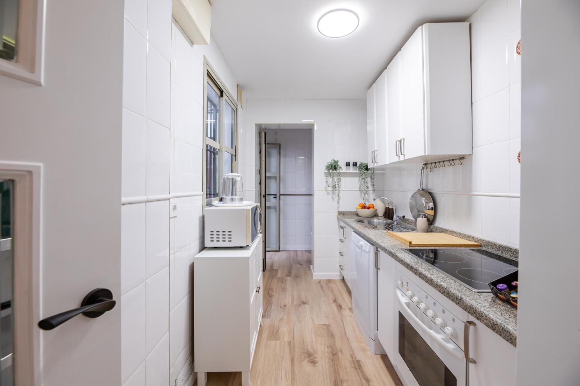 Charming 4-Bedroom Apartment In Malaga'S Historic Center Luaran gambar