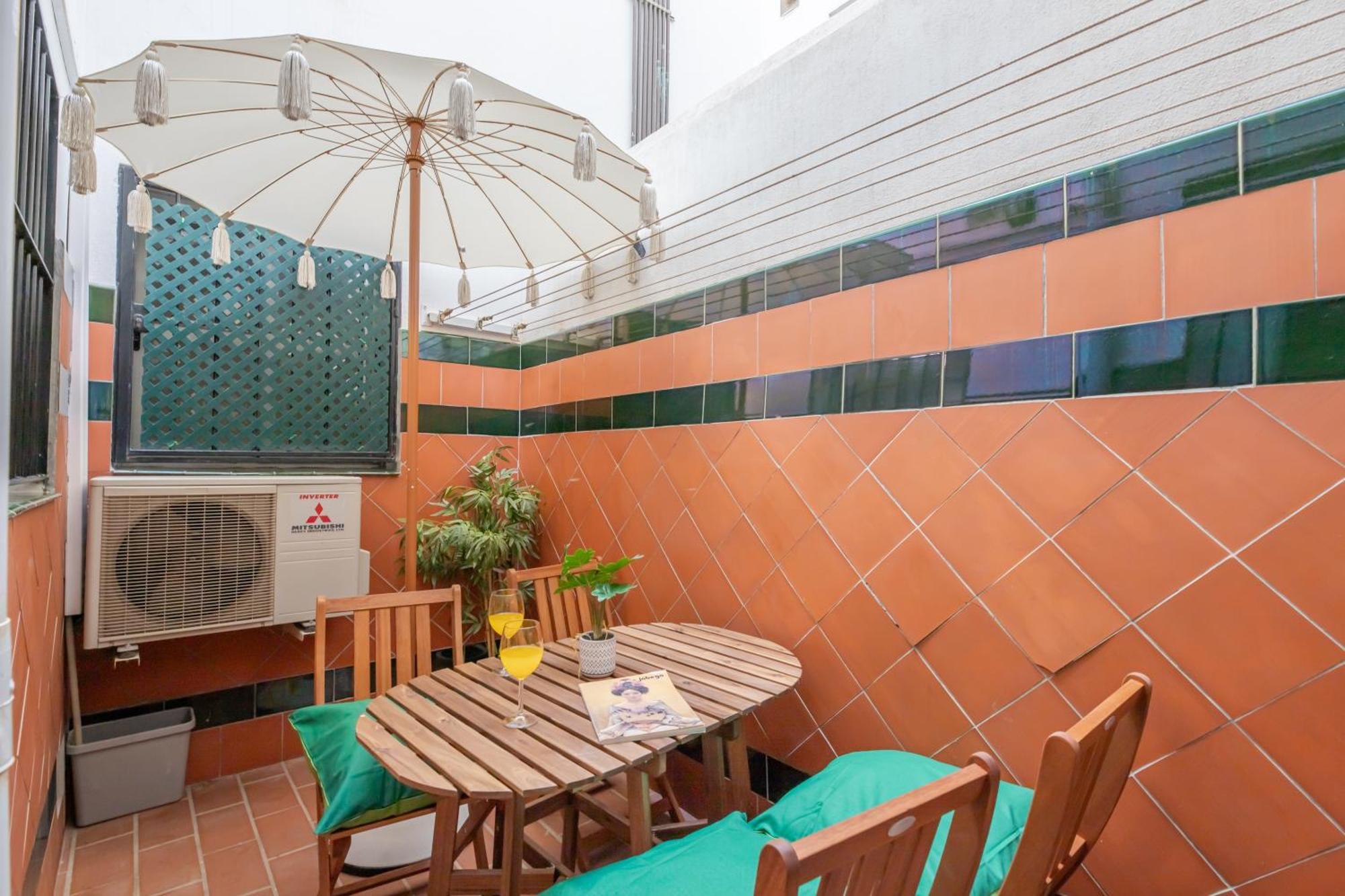 Charming 4-Bedroom Apartment In Malaga'S Historic Center Luaran gambar