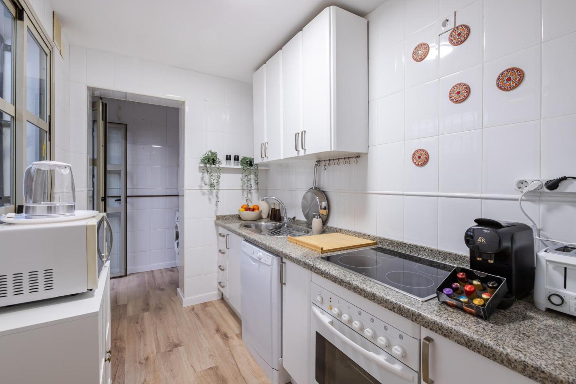Charming 4-Bedroom Apartment In Malaga'S Historic Center Luaran gambar