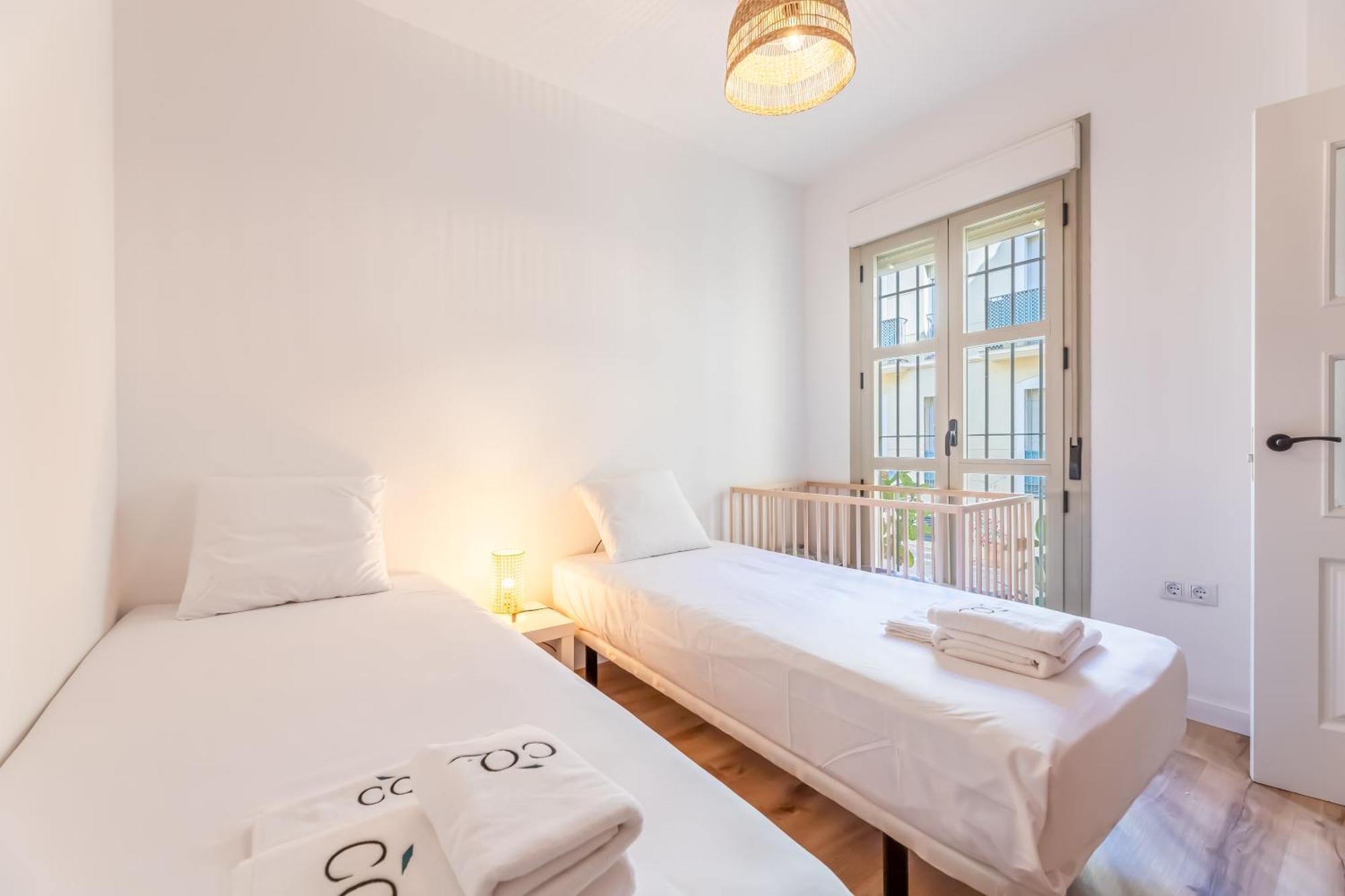 Charming 4-Bedroom Apartment In Malaga'S Historic Center Luaran gambar
