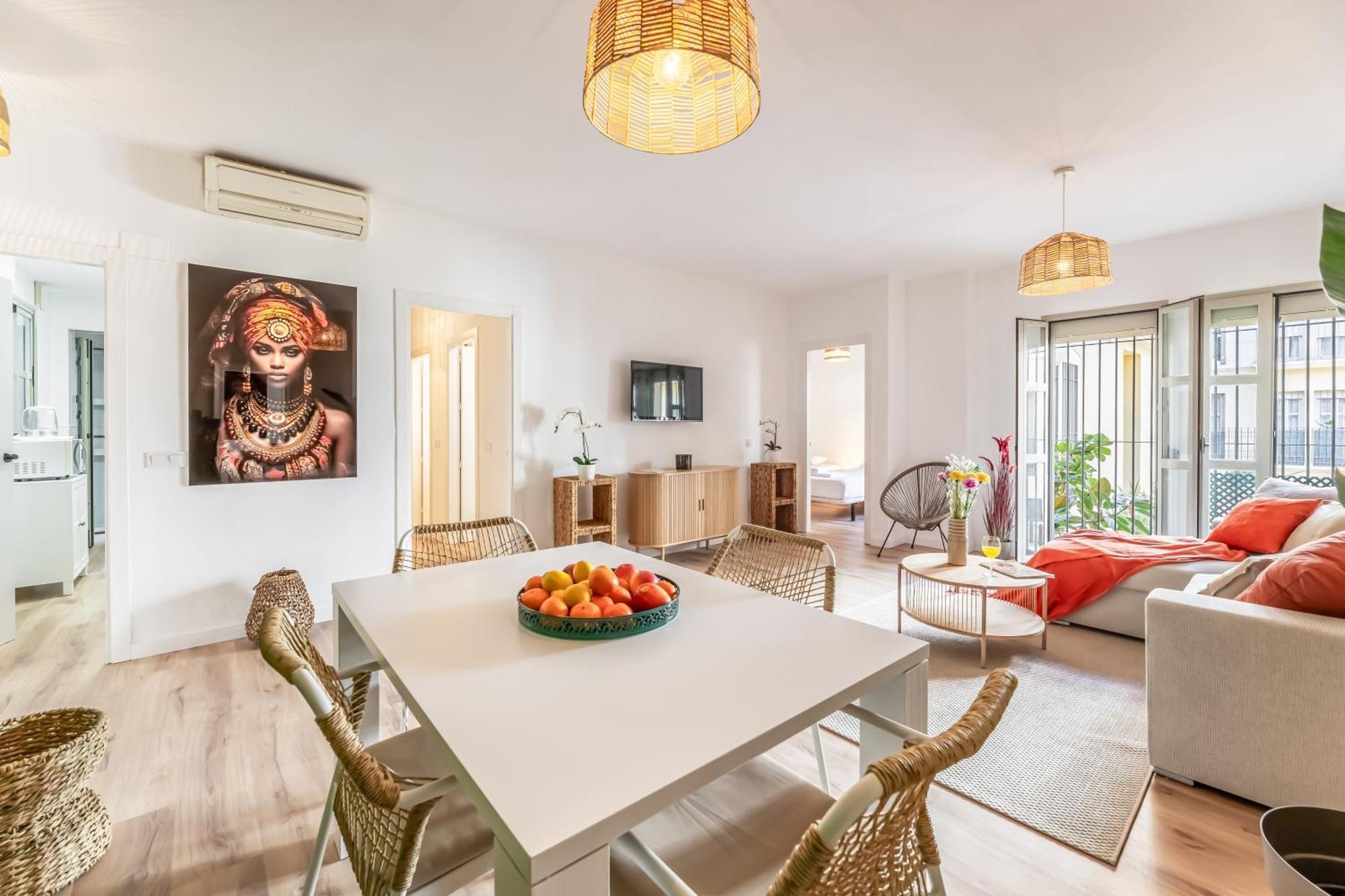 Charming 4-Bedroom Apartment In Malaga'S Historic Center Luaran gambar
